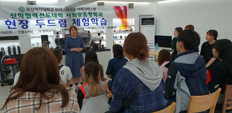 모모스커피2.jpg